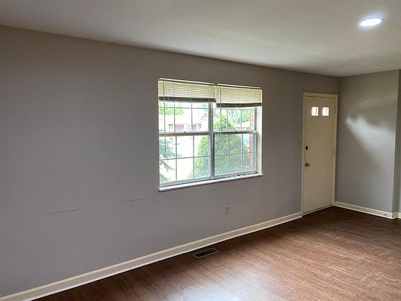 Living Room Pic2