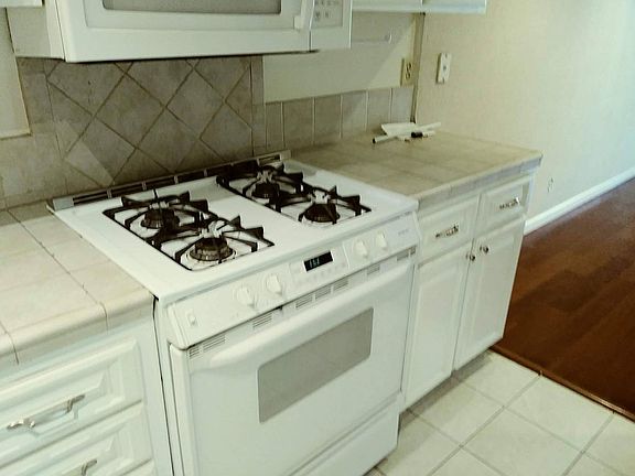 5th image of 10383 Mary Ave
