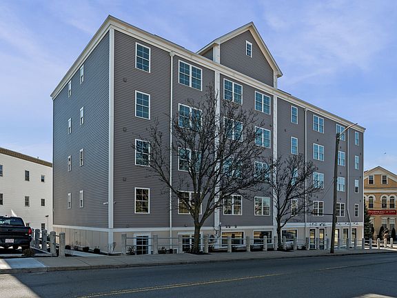 4th image of 472 Essex St #203