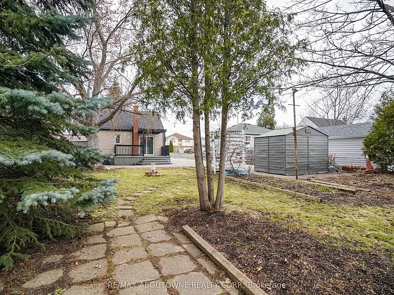 96 Mohawk Rd E — Photo 12