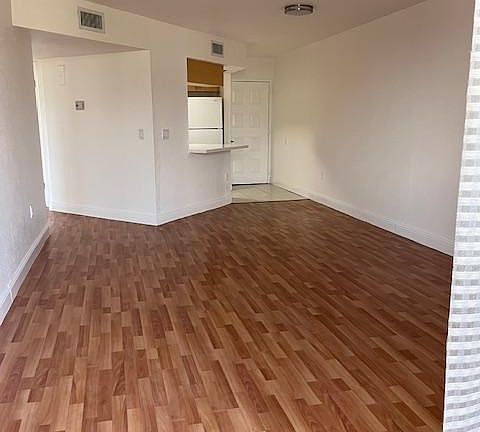 4th image of 8235 Lake Dr APT 401