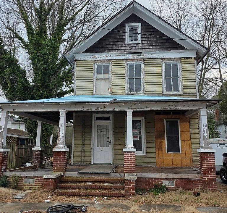 1st image of 403 W Fearing St