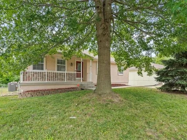 706 Hillcrest St, Pleasant Hill, MO 64080