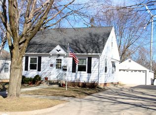 207 S Jackson Ave, Mason City, IA 50401