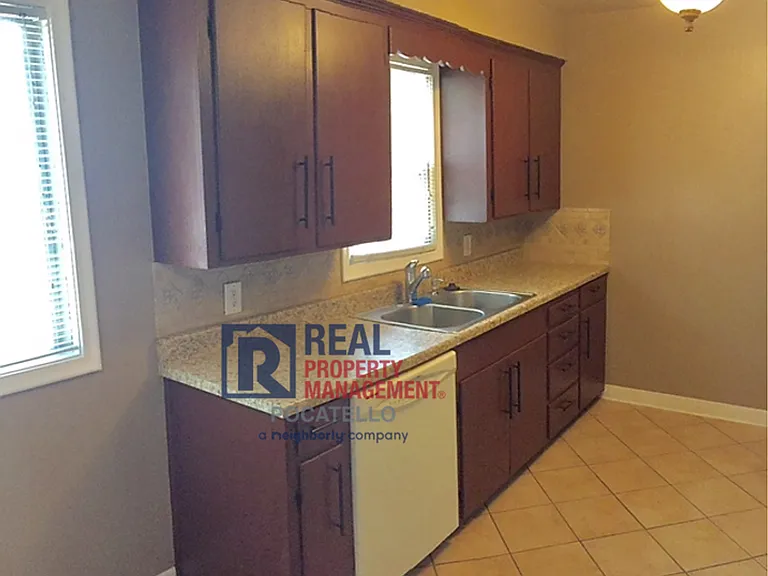 206 Sorenson Ave — Photo 3