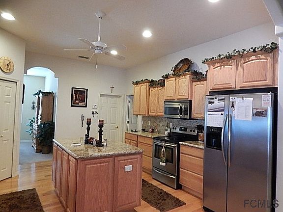 3rd image of 61 Pickering Dr