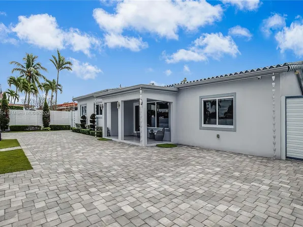 894 W 69th Pl, Hialeah, FL 33014