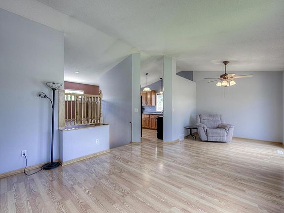 4th image of 259 9th Ave N