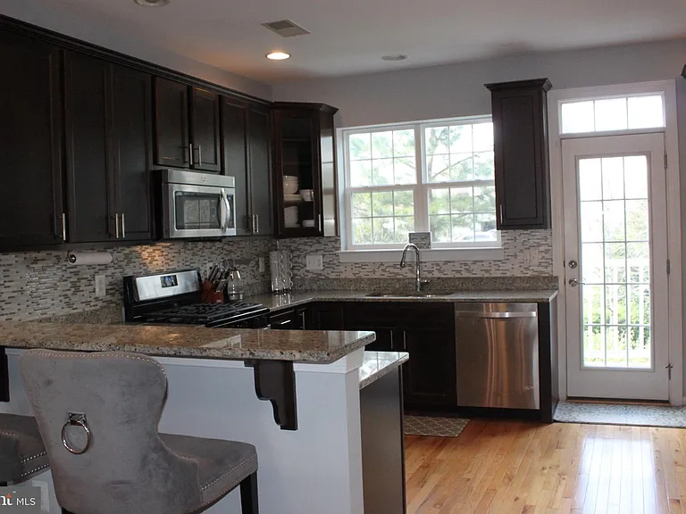 7452 Riding Meadow Way — Photo 5
