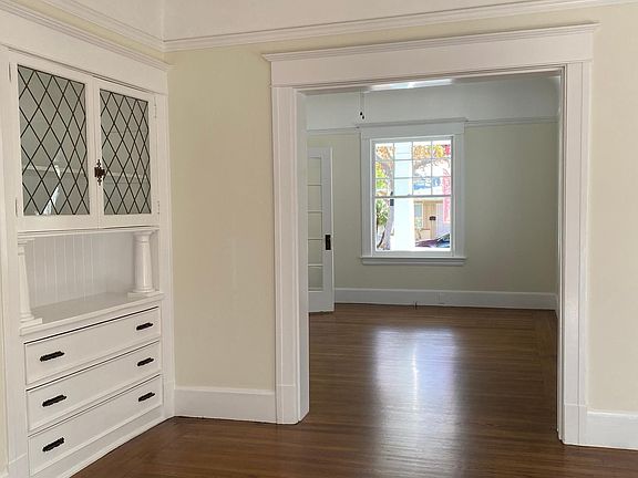 5th image of 450 Stanford Ave