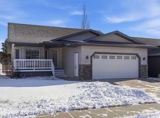 247 W Cambridge Cres, Strathmore, AB T1P 1R9
