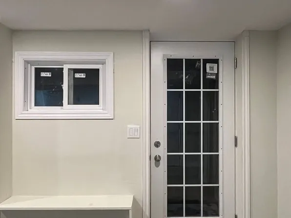 581 Galloway Cres #Basement, Mississauga, ON L5C 3R7