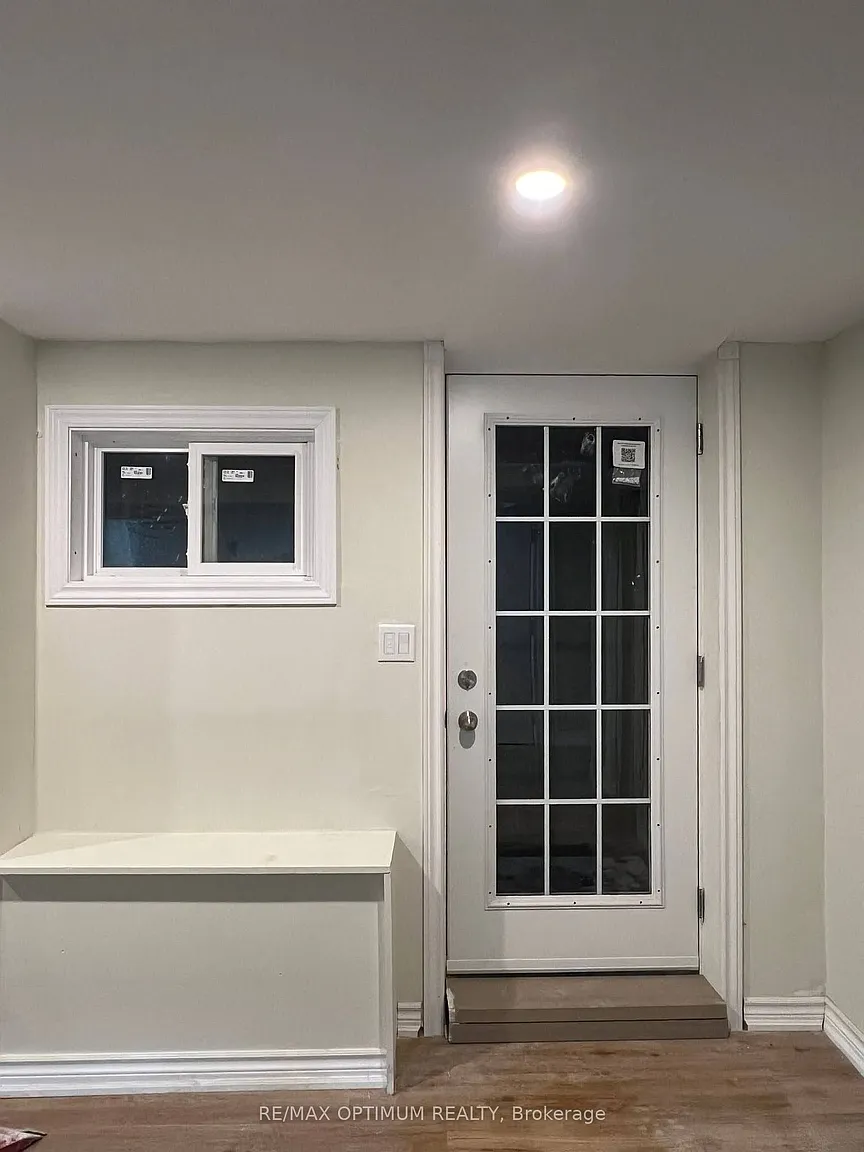 581 Galloway Cres #Basement photo 1