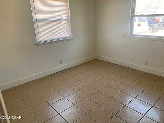 5th image of 827 W Daugherty St #W3