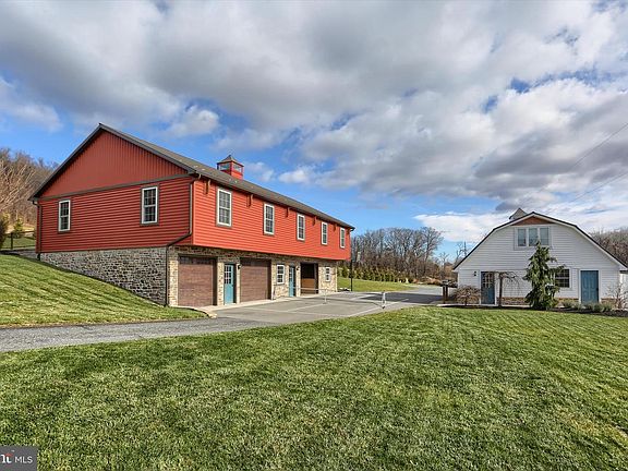 4th image of 552 Mountain Rd