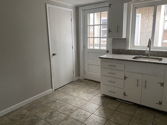 3rd image of 10 Lane Ct