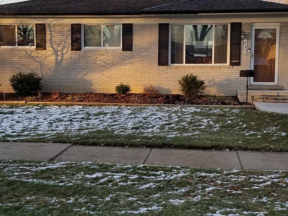 4th image of 21407 Parkway St