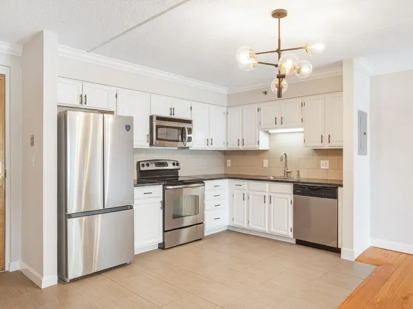 209 Riverview Ave APT 5, Newton, MA 02466