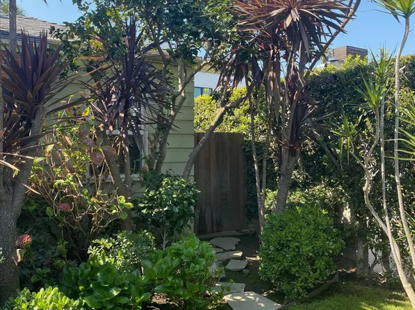 2571 S Bundy Dr, Los Angeles, CA 90064