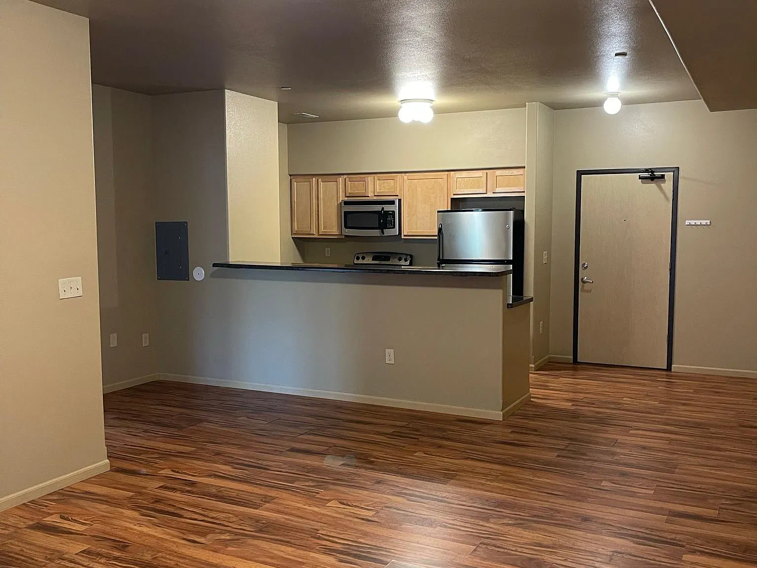 2 bed, 1143 sqft, $1,692 — Photo 2