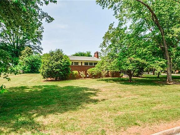 2nd image of 844 Meadow Lane Dr