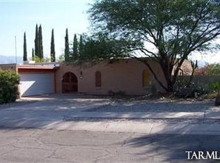 300 N Bull Run Dr, Tucson, AZ 85748