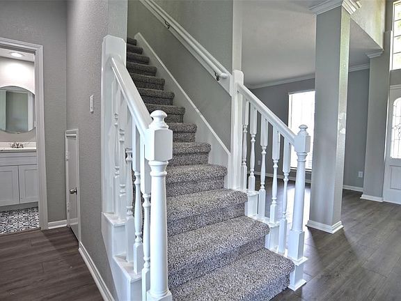 3rd image of 2606 N Mission Cir