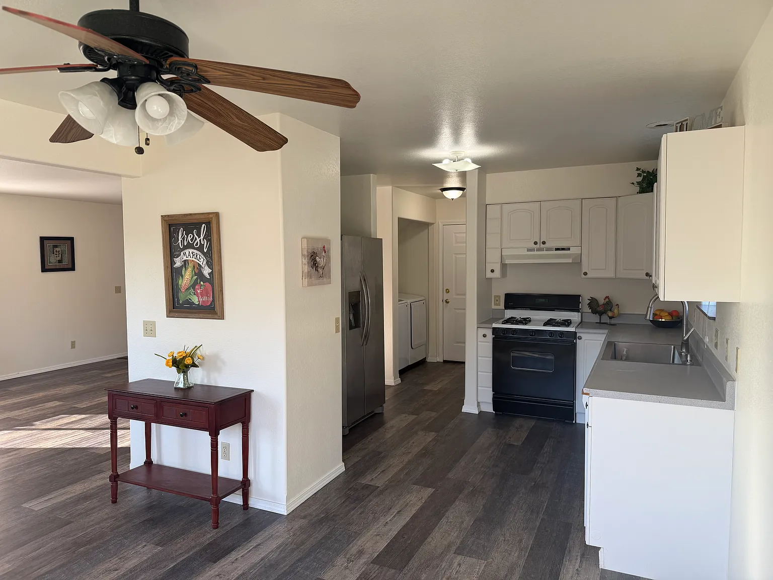 4 bed, 2.5 bath, 1858 sqft, $2,400 — Photo 4