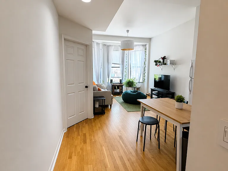 944 N Orleans St #203 — Photo 3