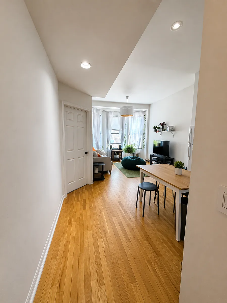Building Photo - 944 N Orleans St #203