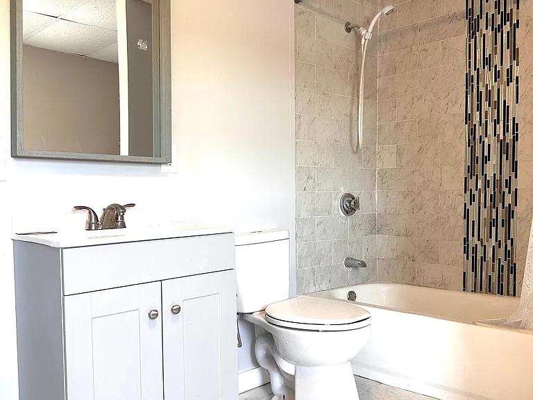 126 Hamlet Ave #6 — Photo 6