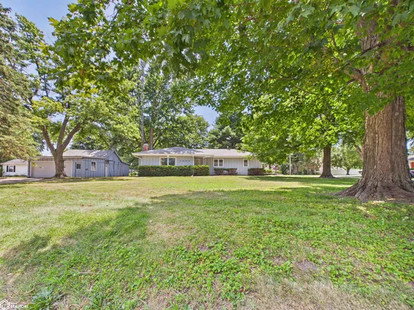 1304 7th Ave E, Oskaloosa, IA 52577
