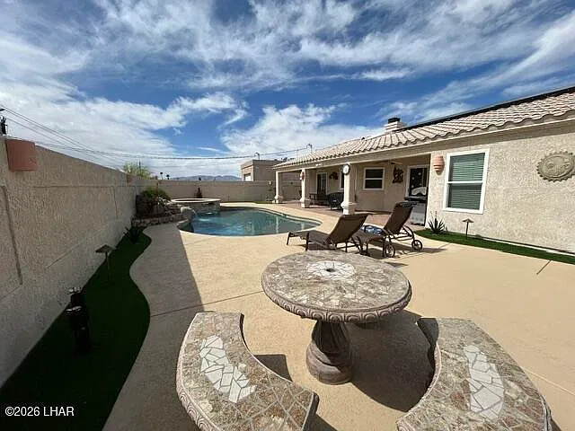 3 bed, 2.0 bath, 1862 sqft, $3,000 — Photo 4