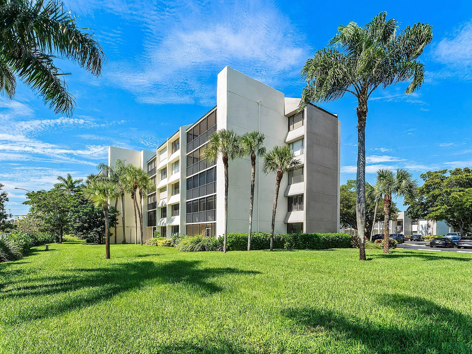 2 bed, 2.0 bath, 1500 sqft, $3,400 — Photo 2