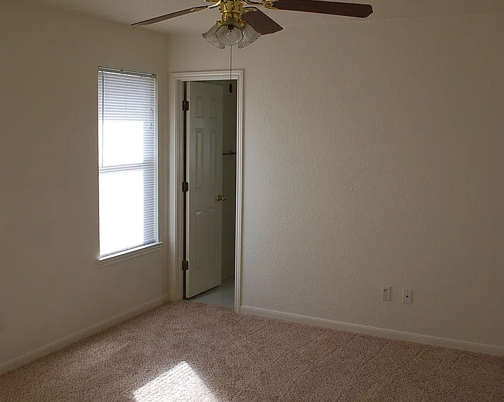 2204 Wildewood Dr — Photo 6
