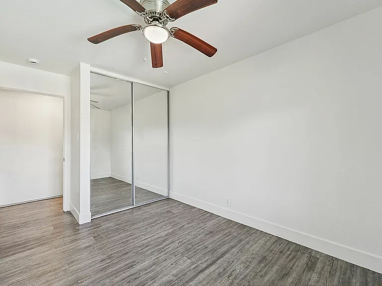2x1 Bedroom Closet SRA