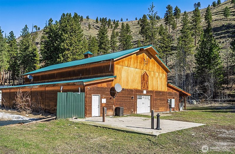3rd image of 710 Antoine Creek Road