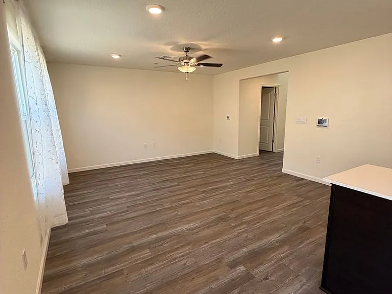 1902 W Meadow Dr — Photo 3