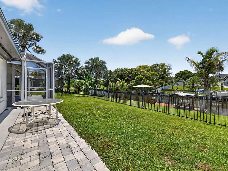 416 SE Naranja Ave — Photo 48