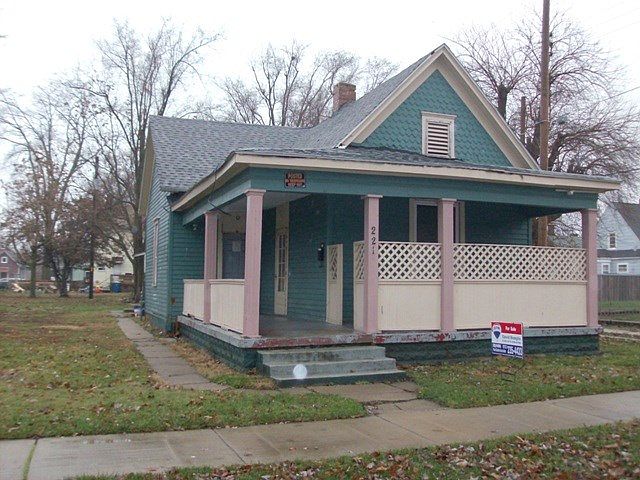 1st image of 221 Gilbert Ave