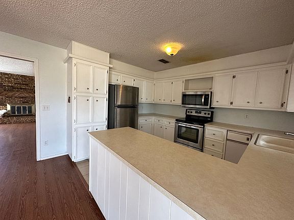 5th image of 5415 95th St