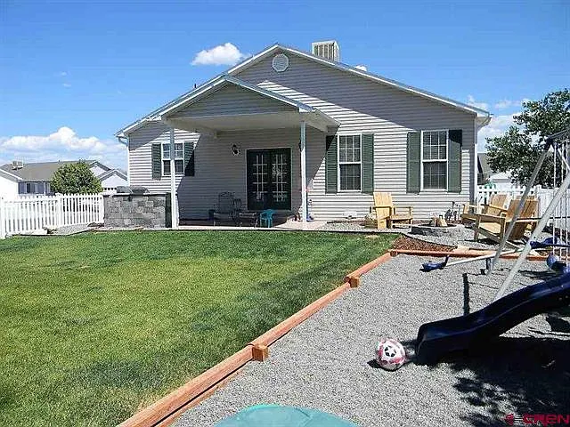 3 bed, 1360 sqft, $1,900 — Photo 4