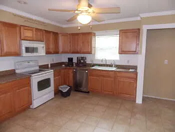 1309 Azalea Ln — Photo 4