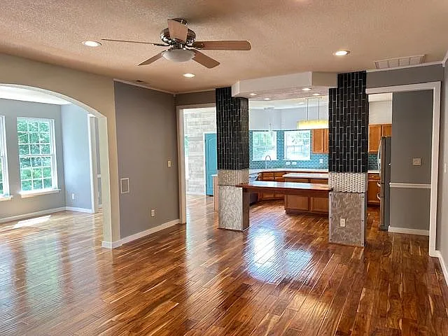 2565 Kentucky Derby Dr — Photo 10