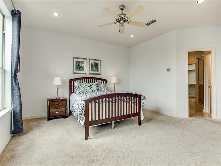 1406 Pecos St — Photo 16