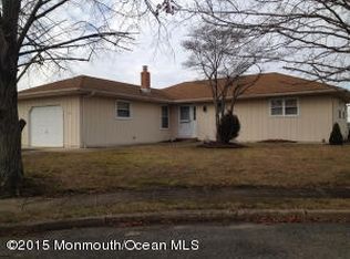 13 Picasso Ct, Toms River, NJ 08757