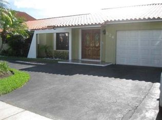 524 SW 98th Pl, Miami, FL 33174