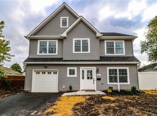 32 Windsor Rd, Edison, NJ 08817