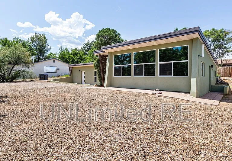 3948 E Del Rio Dr — Photo 2