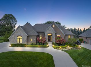 61627 W Point Dr, Washington, MI 48094